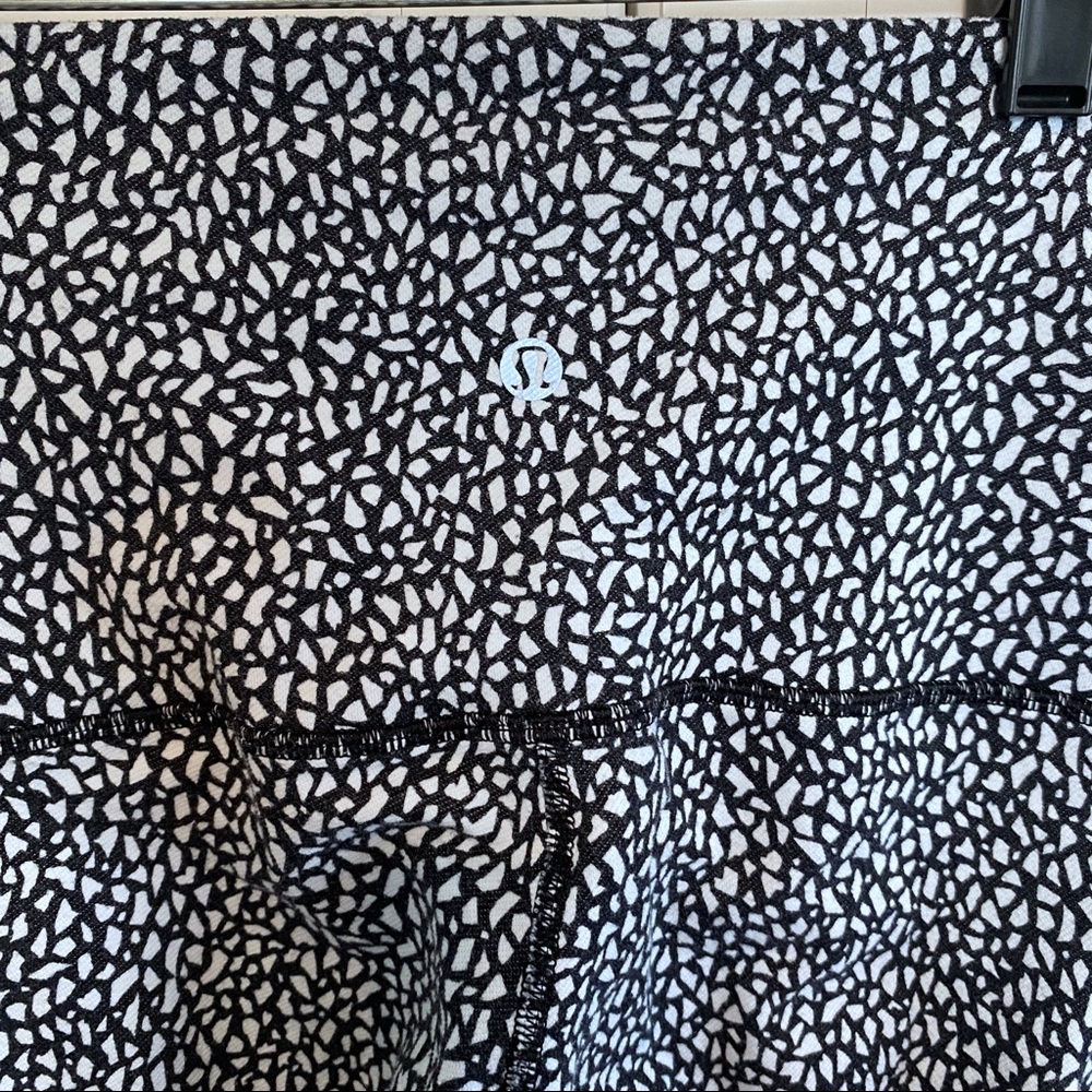 Lululemon Wunder Under Crop (Hi-Rise)
Miss Mosaic Black 6 - Picture 11 of 13